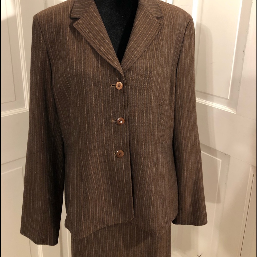 Amanda Smith   2 Piece Women’s Suit - Picture 6 of 9